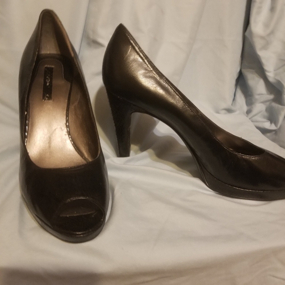Beautiful heel and platform detail